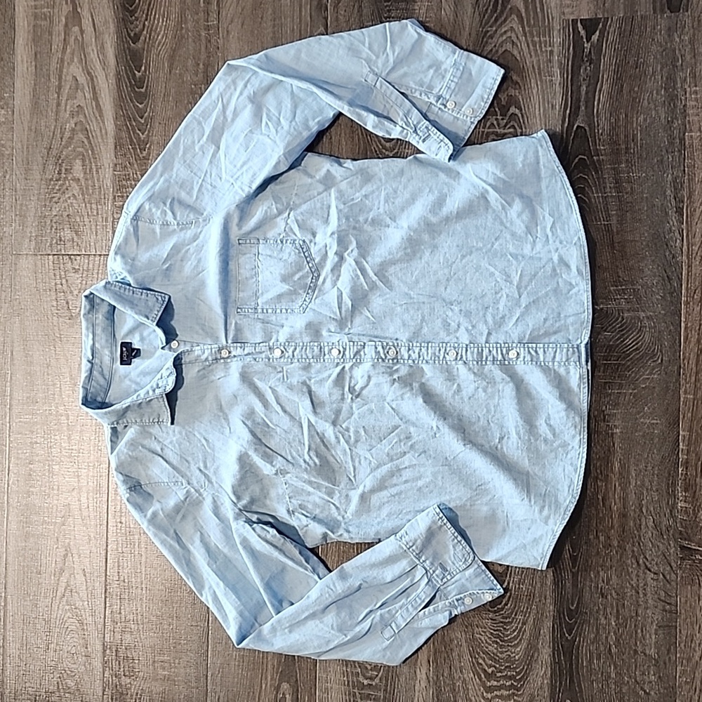 🦇 J. Crew Chambray Classic Fit Shirt 🦇 - Picture 2 of 5